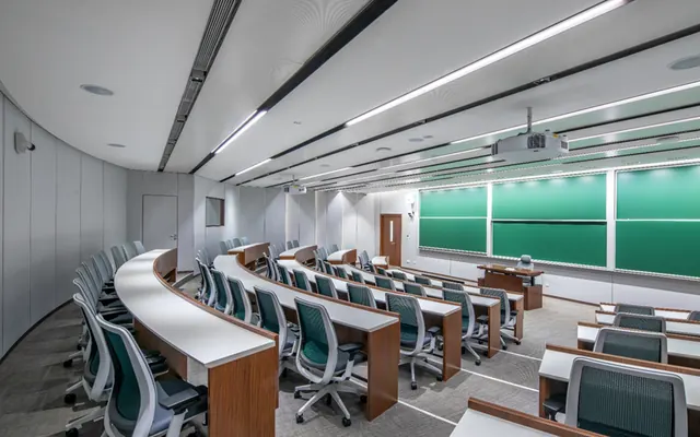 7 新生弃读本科渐增，不应归咎学生失信 | 新京报快评
