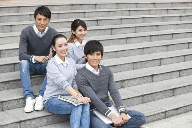 多地定向选调缩招，留学生报考受限，释放出哪些现实信号？