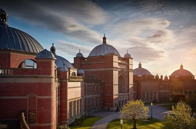 英国大学秋季开学在即还会爆发校园疫情吗？