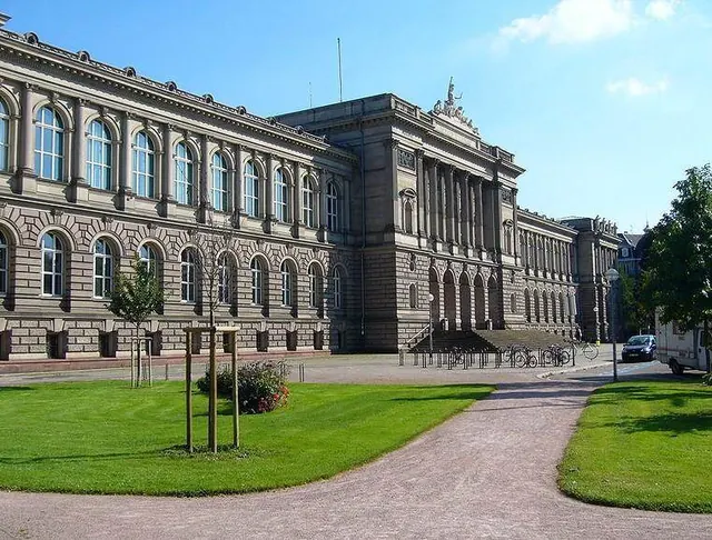 法国大学计划明年1月初复课，大一学生和留学生优先