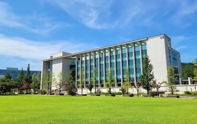 When a university name becomes a battleground for status