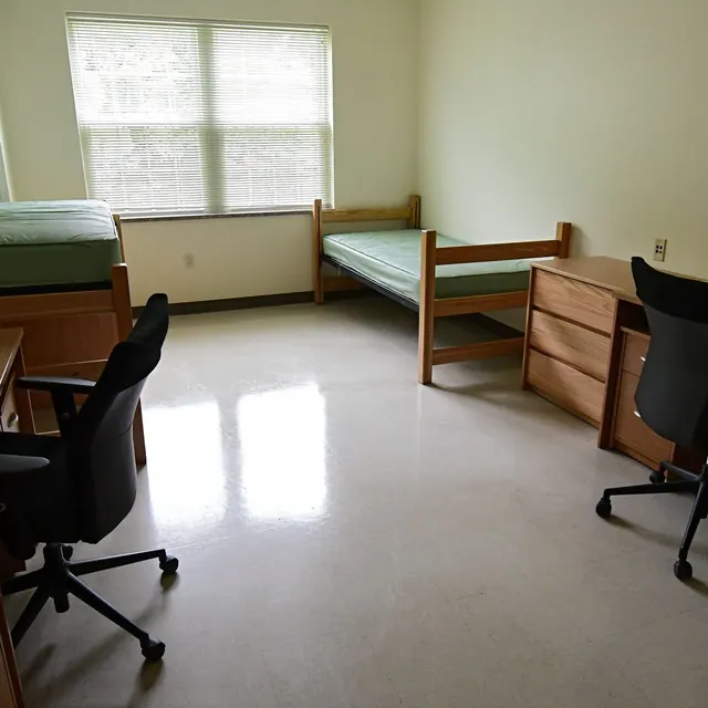 Why Are Some Gen Z College Students Leaving Campus After 2 Weeks?