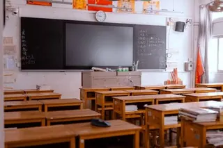 38 岁清华毕业生三战高考考上北大医学部，称「希望在热爱的领域做一点有意义的事」，如何看待他的选择？