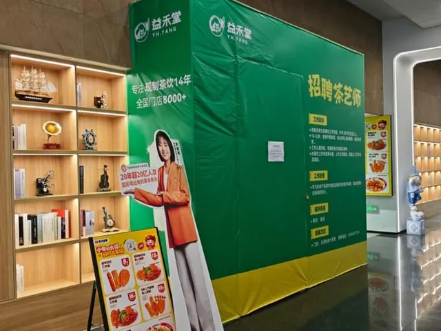 新茶饮咖啡品牌“围猎”高校，错位竞争成为生存法则