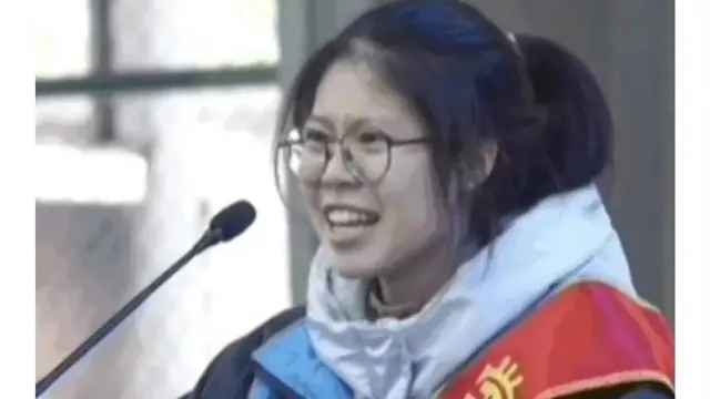 高考前被网暴的“百日誓师演讲”女孩保研人大