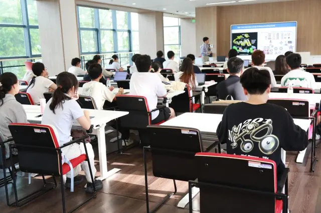 韩国首尔国立大学 Do Nyun Kim教授做客致远学院第16期“Global Wisdom Talk”系列讲座