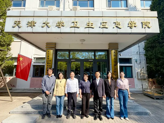 英国约克大学协理副校长黄志红教授来访天津大学医学部卫生应急学院