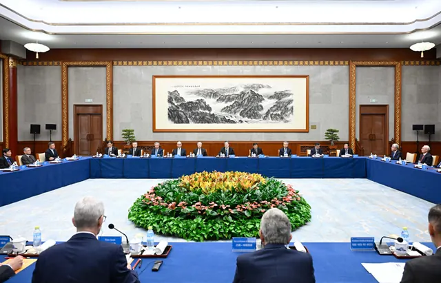 丁薛祥会见清华大学经济管理学院顾问委员会委员代表