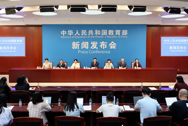 教育部：必须在维护教师权益、尊师惠师上下足真功夫