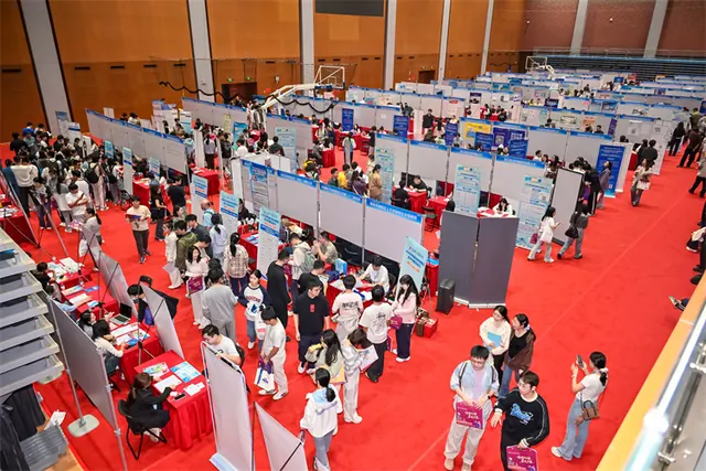 南开大学2027届毕业生第二场综合类校园双选会举行