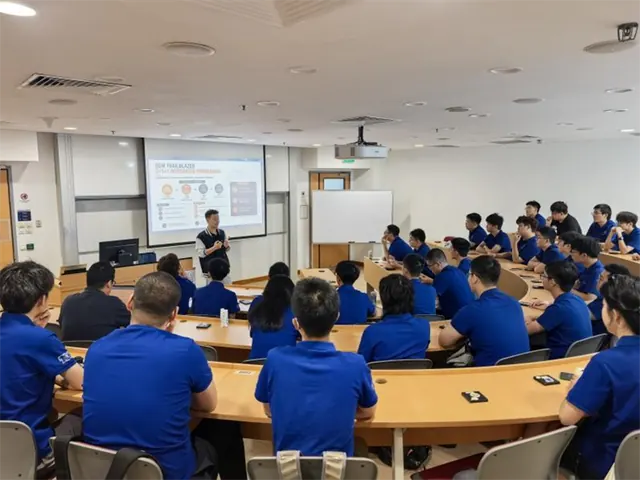 电光学院2025级光电融合工科伯苓班赴新...