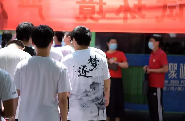 东北高考不再内卷！辽宁物理组升学率近乎100%，对比河南百万考生差距有多大？