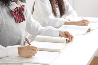 大学生“刷脸”成高管 兼职变“老赖”