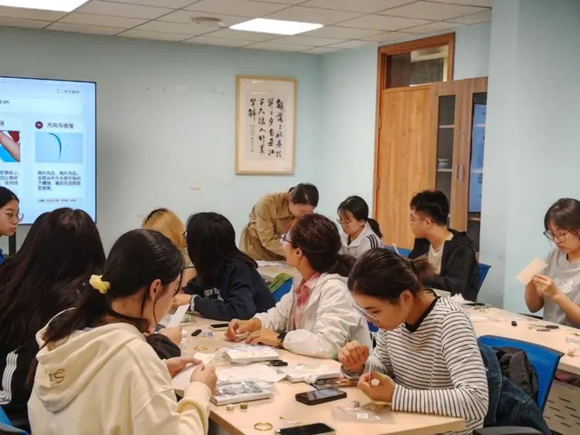 天津大学启动研究生“二十四节气”表达性艺术身心成长计划
